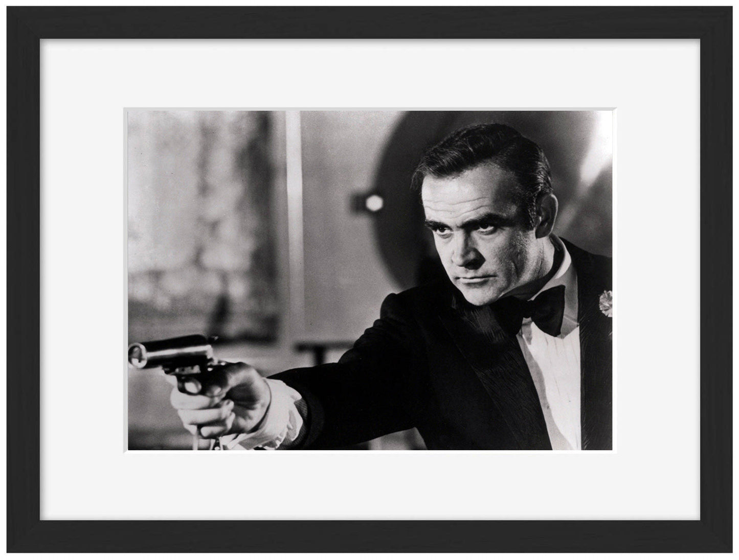 Sean Connery – Gun 2-bw-portrait, print-Framed Print-30 x 40 cm-BLUE SHAKER