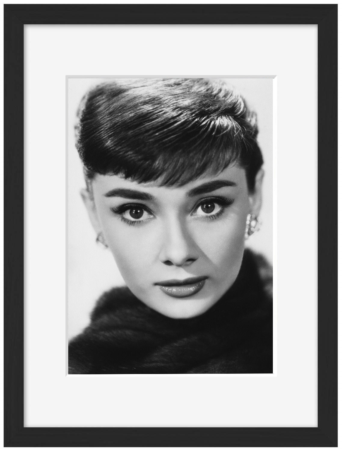 Audrey Hepburn-bw-portrait, print-Framed Print-30 x 40 cm-BLUE SHAKER