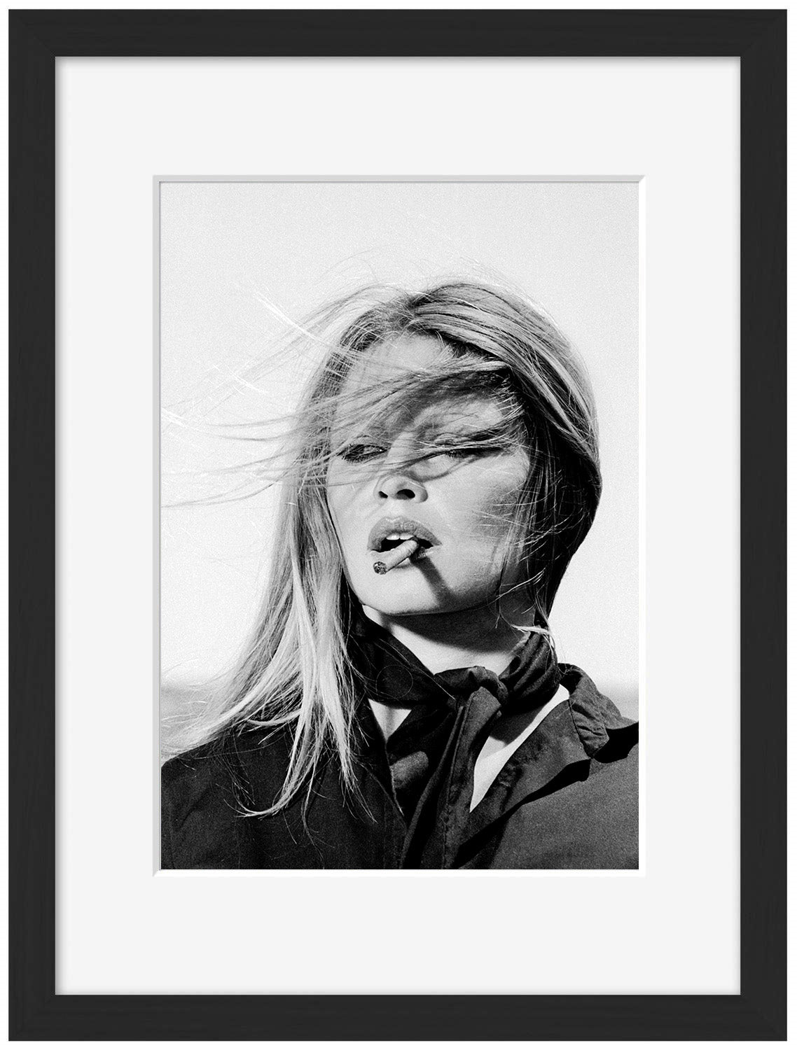 Brigitte Bardot Windy-bw-portrait, print-Framed Print-30 x 40 cm-BLUE SHAKER
