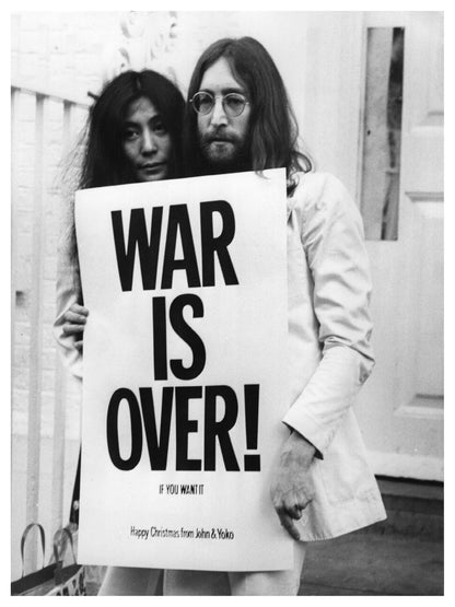 John Lennon & Yoko - War is over-bw-portrait, print-Print-30 x 40 cm-BLUE SHAKER