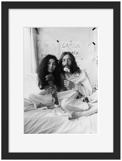 John Lennon & Yoko - in bed-bw-portrait, print-Framed Print-30 x 40 cm-BLUE SHAKER