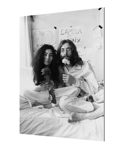 John Lennon & Yoko - in bed-bw-portrait, print-Alu Dibond 3mm-40 x 60 cm-BLUE SHAKER