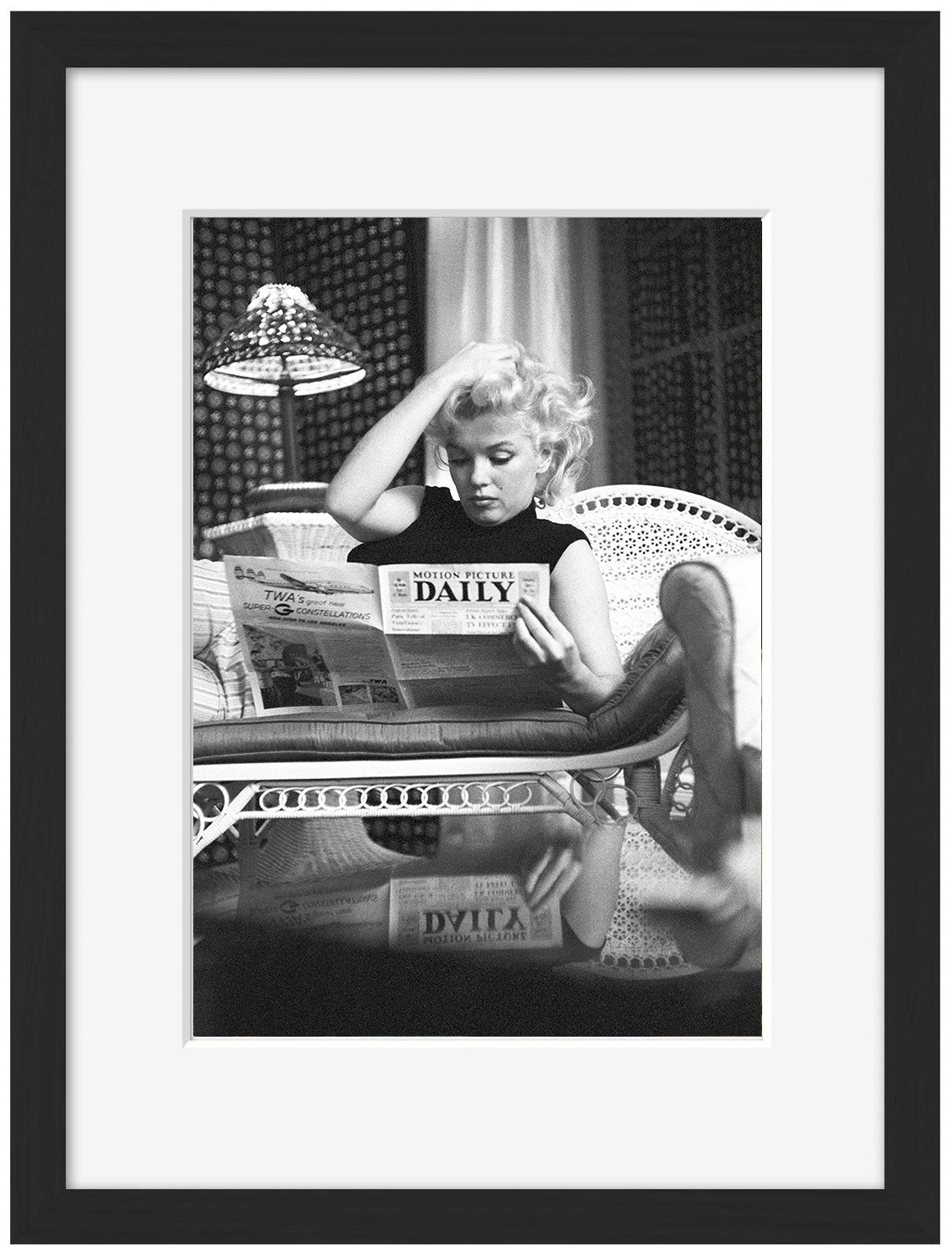 Marilyn Monroe – Daily Newspaper-bw-portrait, print-Framed Print-30 x 40 cm-BLUE SHAKER