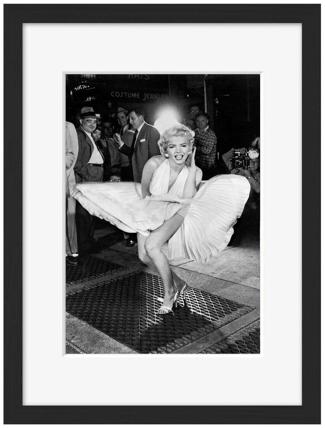 Marilyn Monroe – Subway Dress-bw-portrait, print-Framed Print-30 x 40 cm-BLUE SHAKER