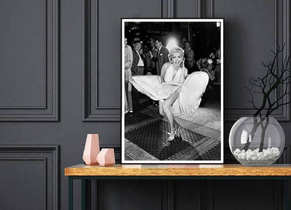 Marilyn Monroe – Subway Dress-bw-portrait, print-BLUE SHAKER