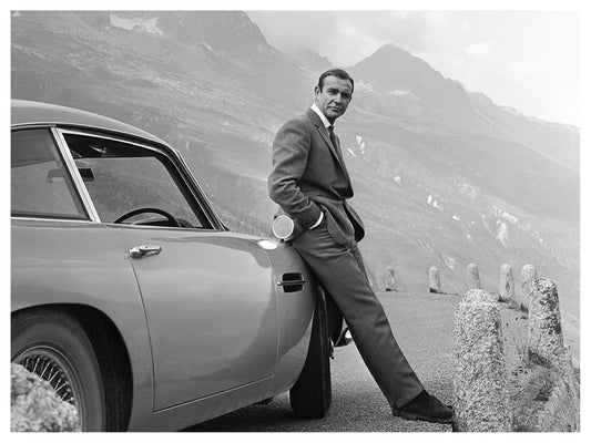 Sean Connery - Aston Martin-bw-portrait, print-Print-30 x 40 cm-BLUE SHAKER