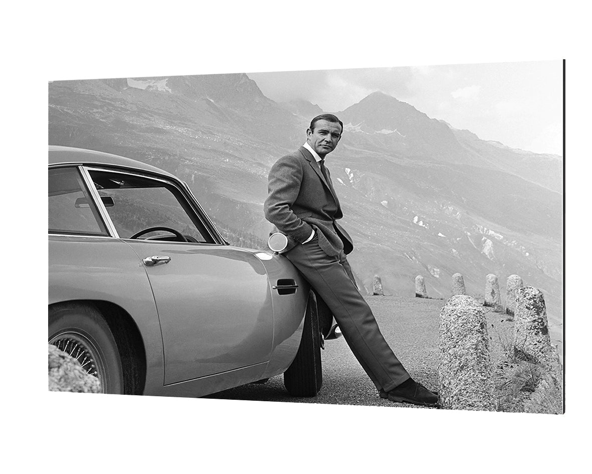 Sean Connery - Aston Martin-bw-portrait, print-Alu Dibond 3mm-40 x 60 cm-BLUE SHAKER