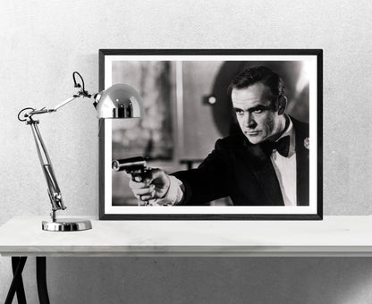 Sean Connery – Gun 2-bw-portrait, print-BLUE SHAKER