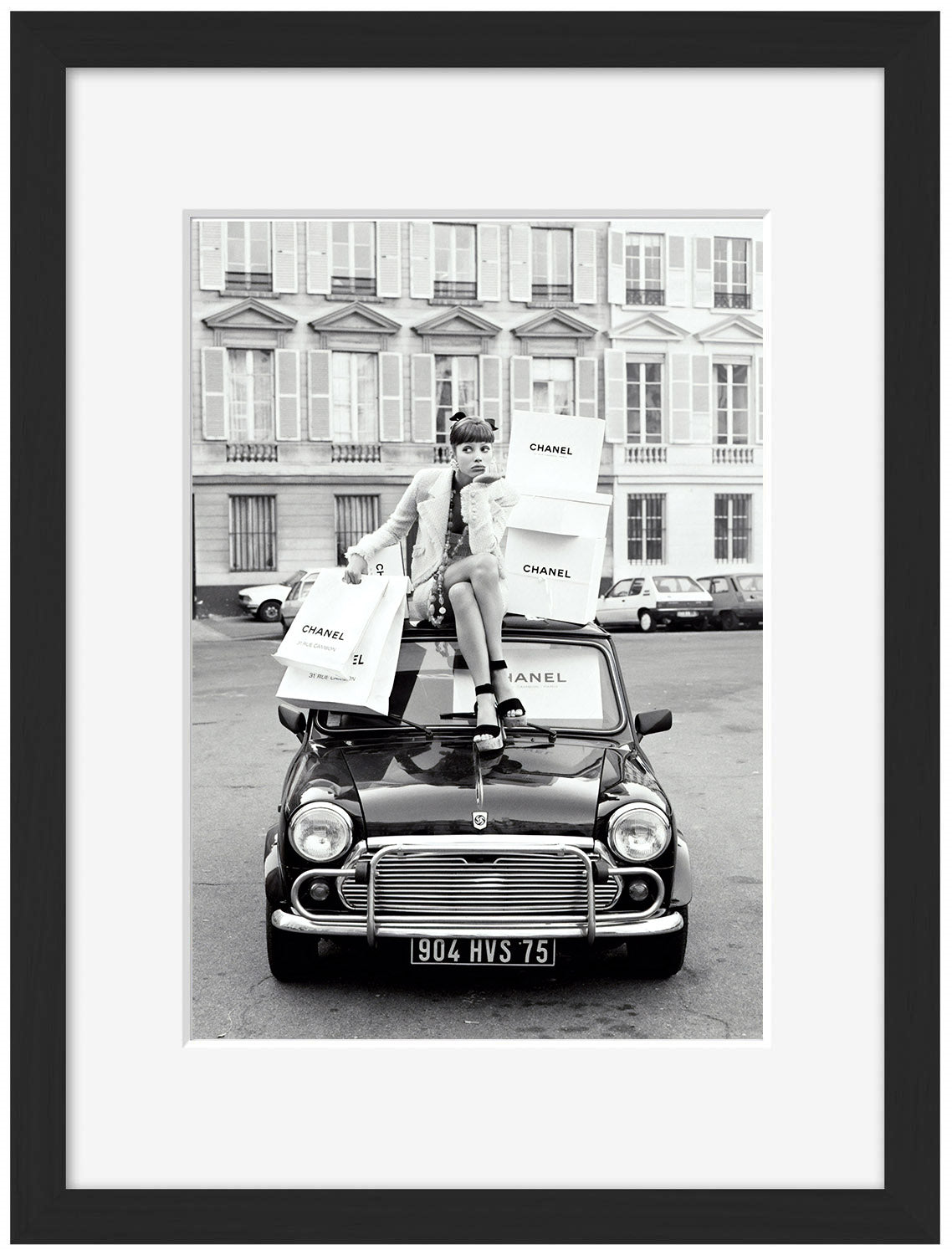 Shopping in Paris-bw-portrait, print-Framed Print-30 x 40 cm-BLUE SHAKER