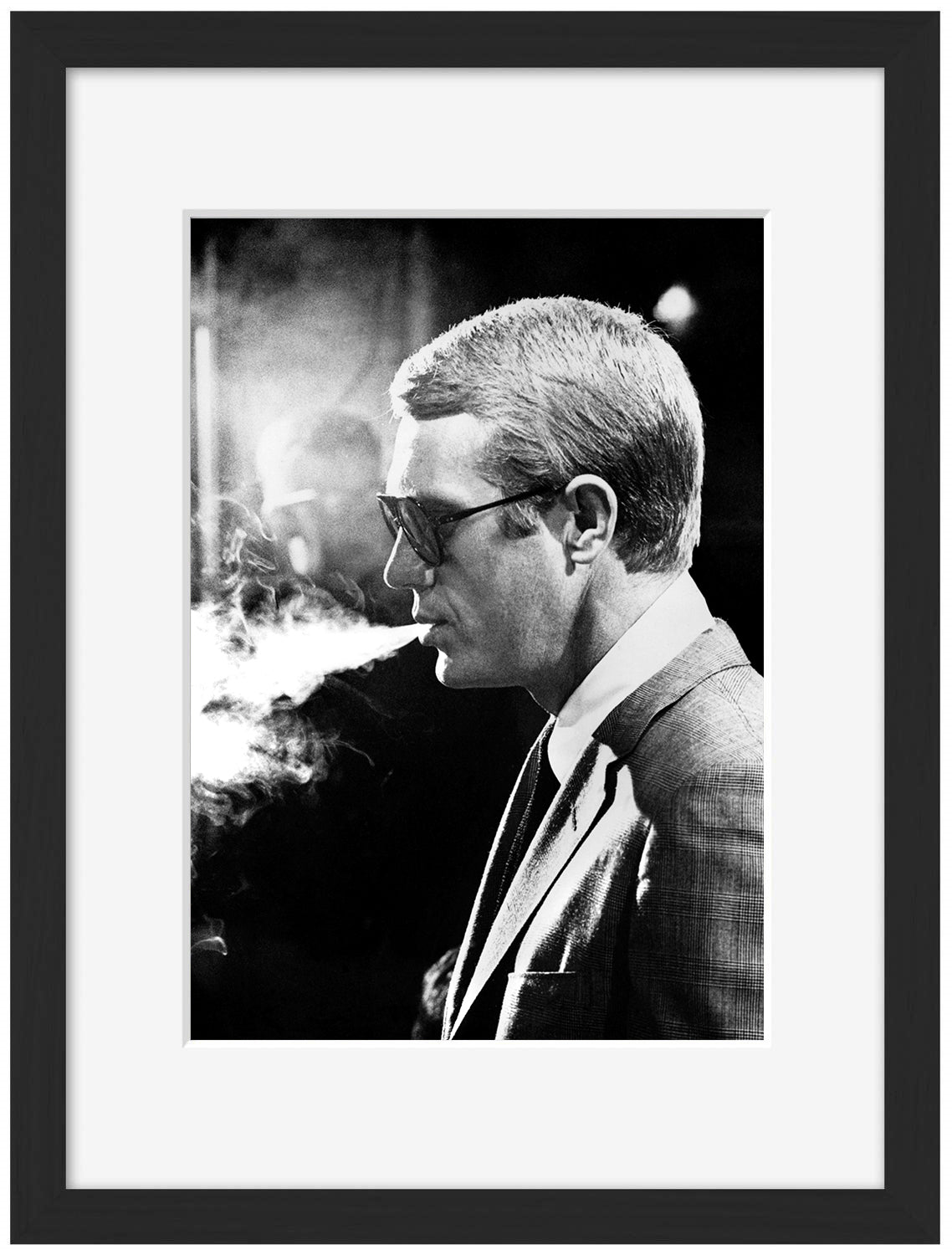 Steve Mc Queen smoking-bw-portrait, print-Framed Print-30 x 40 cm-BLUE SHAKER
